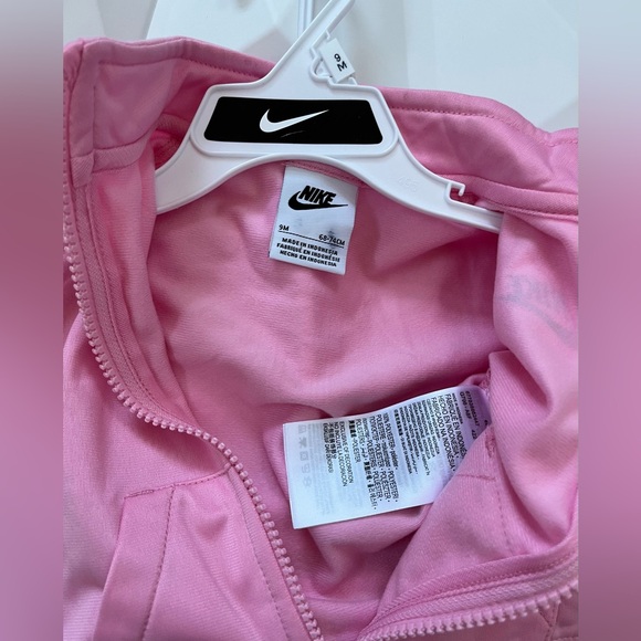 Nike
Baby Girl 2-Piece Long-Sleeve Jacket and Pants Set 9 M 📦% - Picture 4 of 15